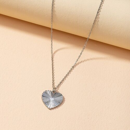 Silver heart/love pendant necklace/chain